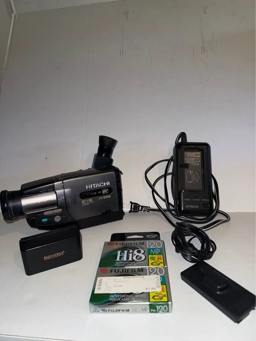Hitachi VM-E52A 8mm Camcorder Bundle Charger, Battery Case & film (Tested Power)